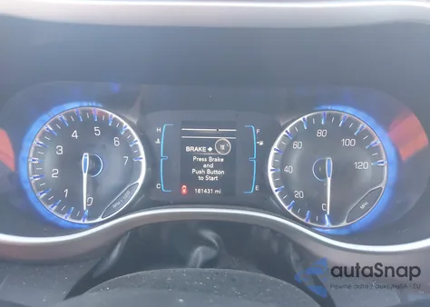 2017 Chrysler Pacifica Touring-L z USA, uszkodzony, nr VIN 2C4RC1BG8HR816082